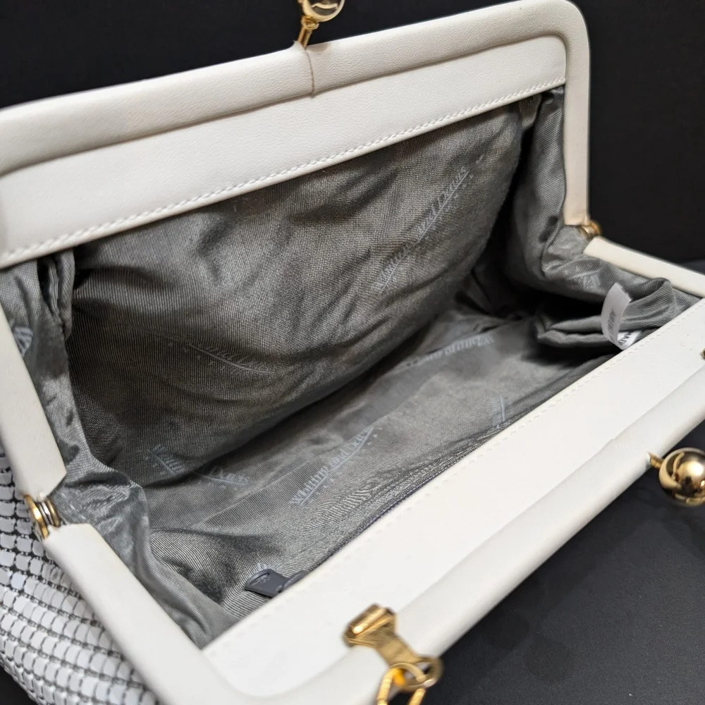 Whiting & Davis White Mesh Small Evening Bag with Strap and Clasp closure . - Picture 5 of 9